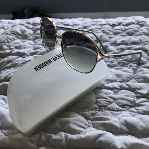 Steve Madden Sunglasses Ocean Blue - Picture 4 of 6